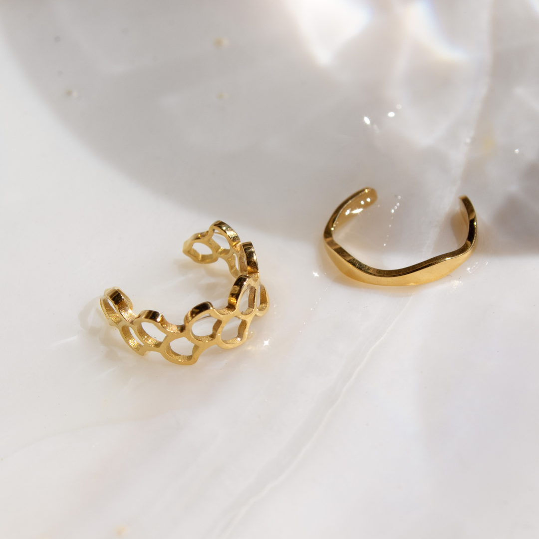Offbeat Ear Cuff Oro