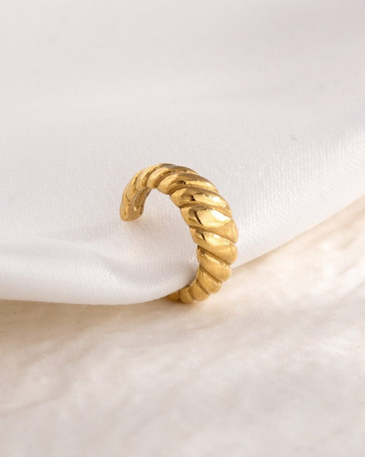 Towel Twist Ear Cuff Oro