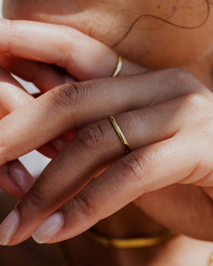 Fine Line Anello Oro