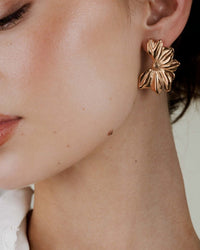 [[Farbe:Roségold,Tragebild]]