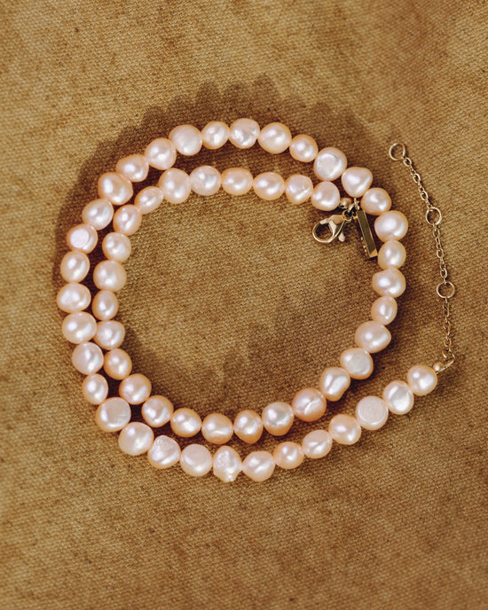 Dusty Rose Perlita Choker Oro