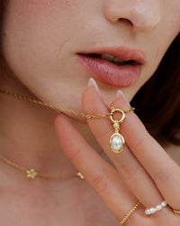 [[Colore:Oro,shopthelook]]