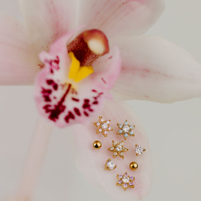 Fascio di orecchini "Glimmering Petals" in oro rosa
