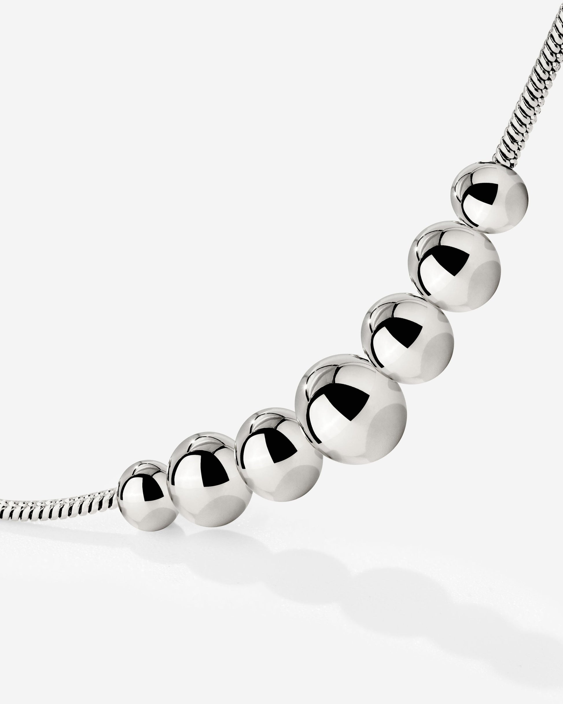 Curvy Beads Choker Argento