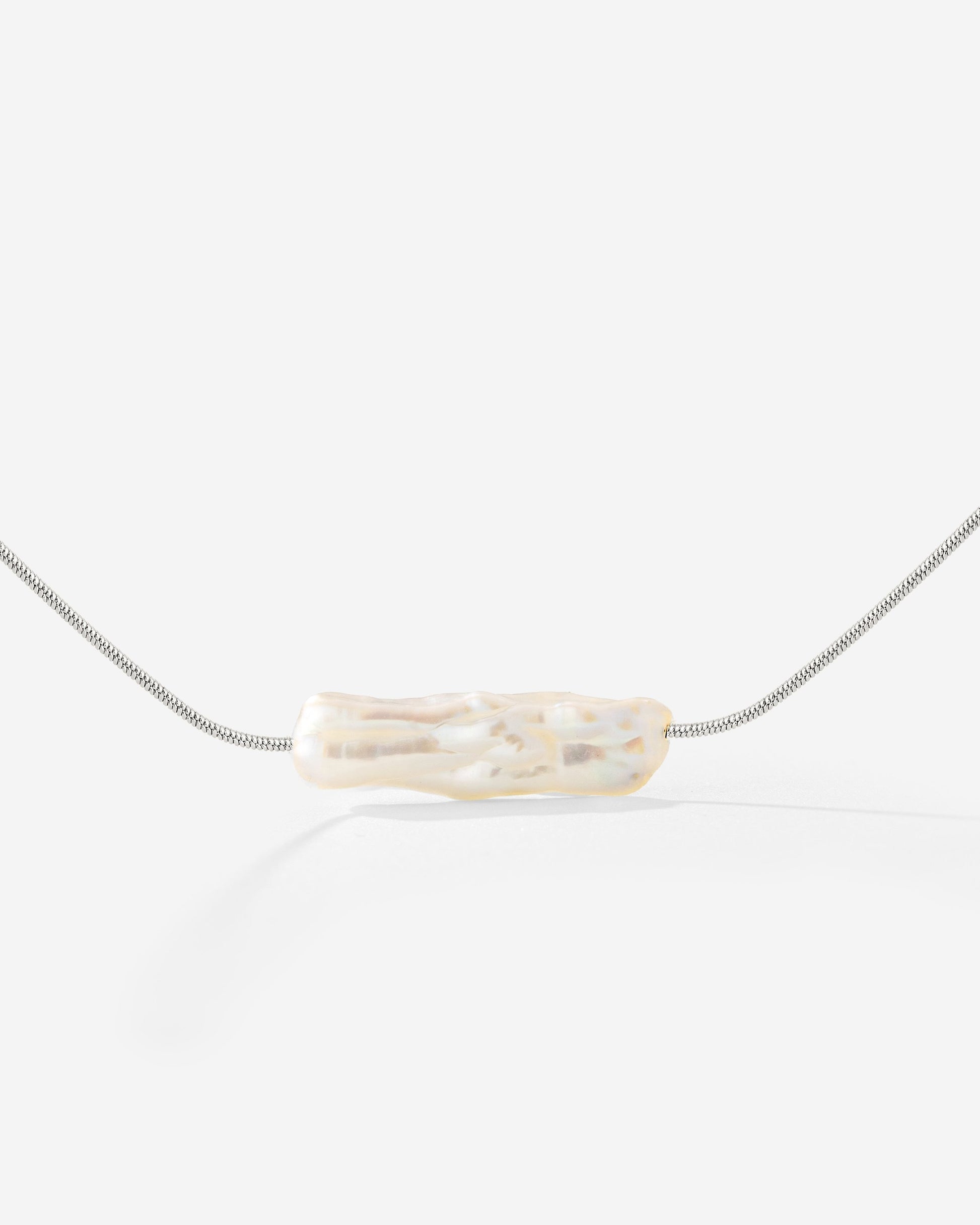 Luminous Pearl Choker Argento