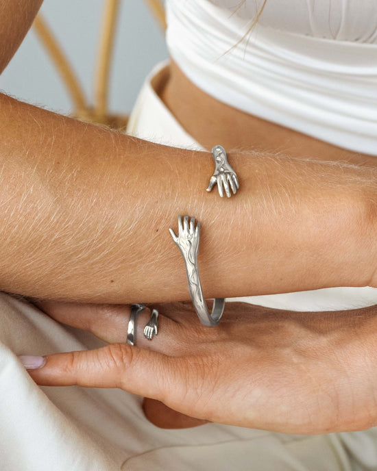 Love Lisa Hug Bangle Argento