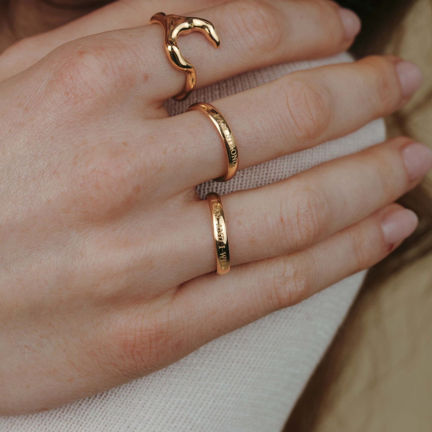 [[Colore:Oro,shopthelook]]