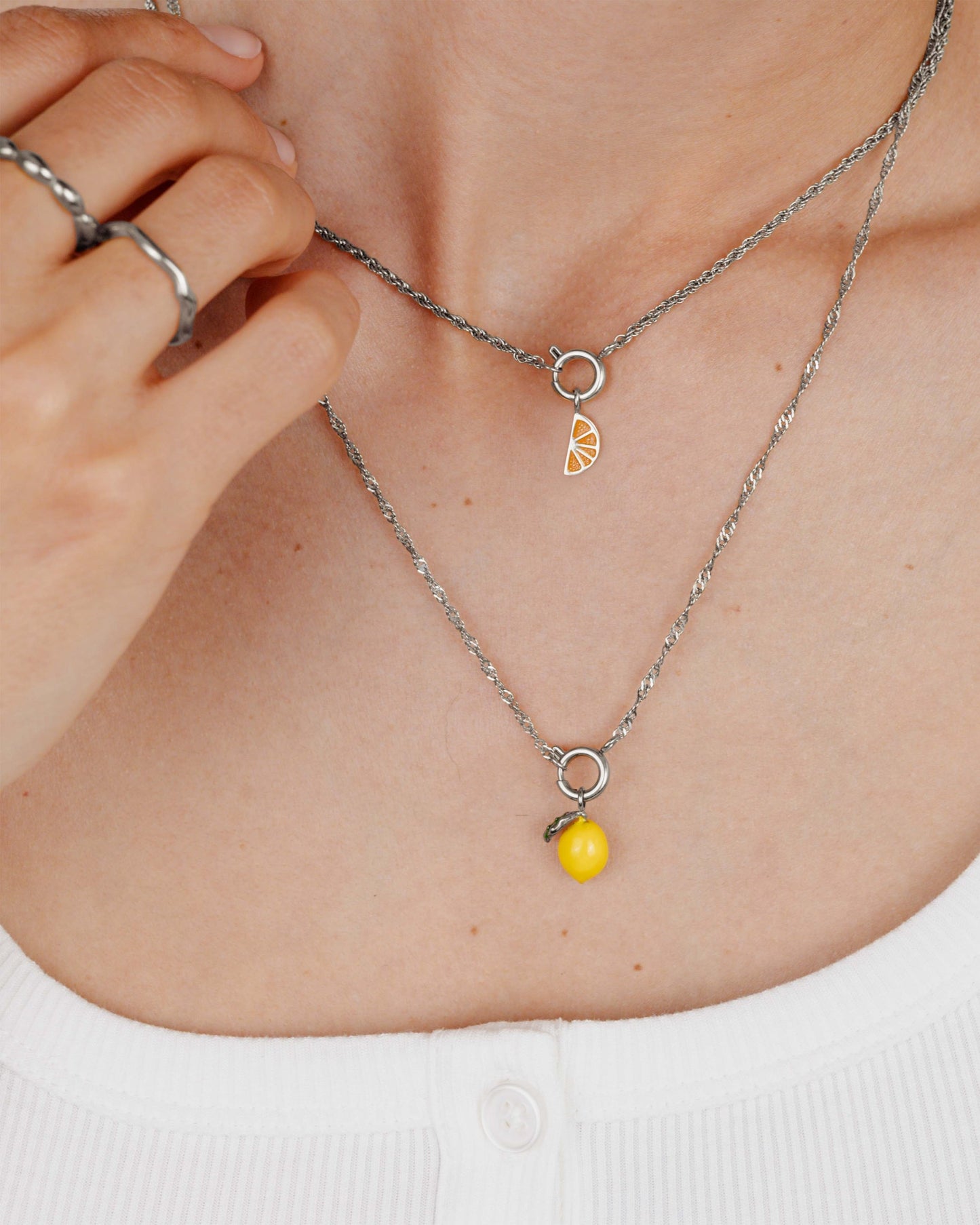 [[Colore:Argento,shopthelook]]