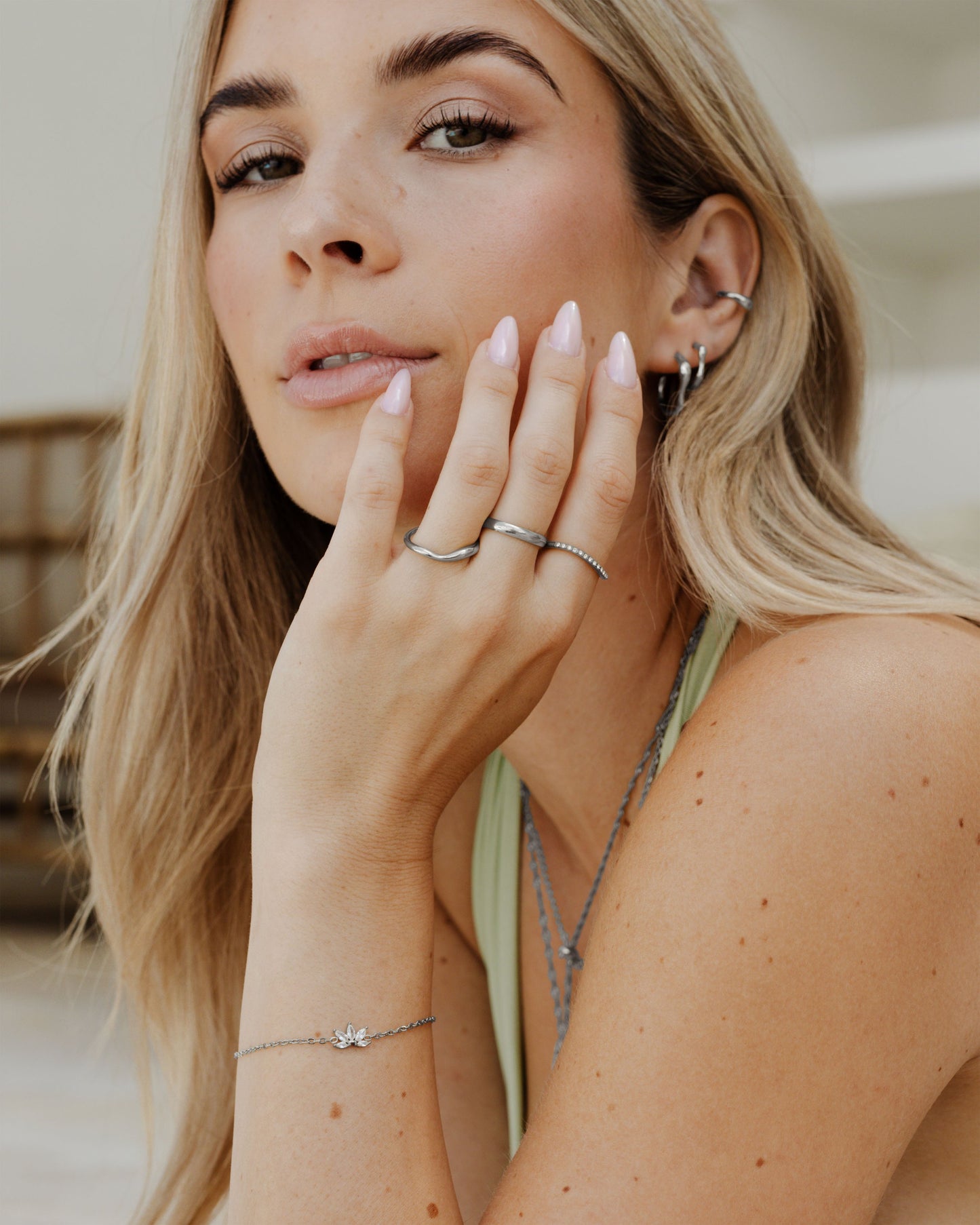 [[Colore:Argento,shopthelook]]