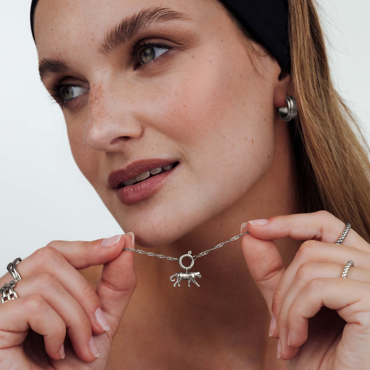 [[Colore:Argento,shopthelook]]