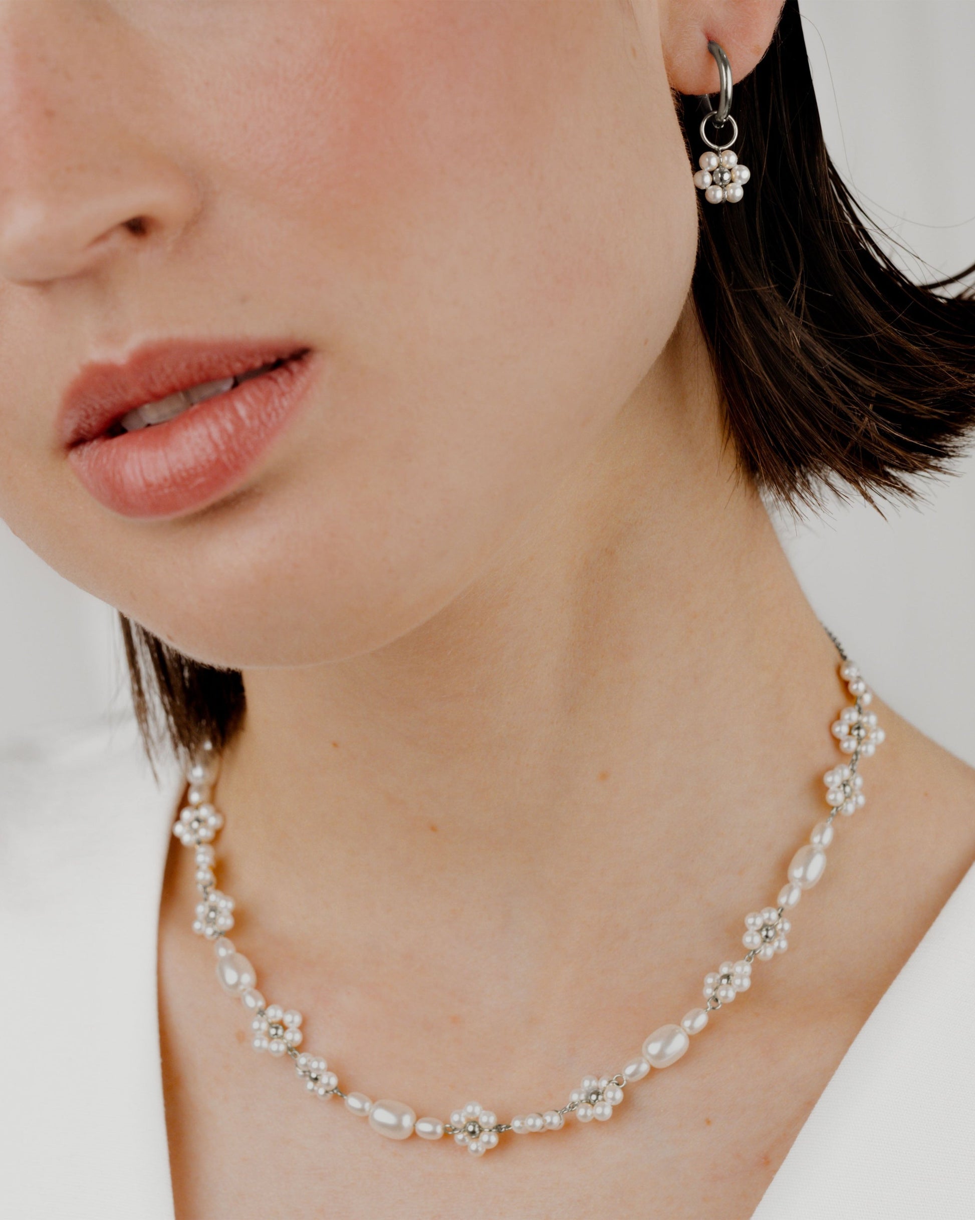 Flowery Pearls Choker Argento