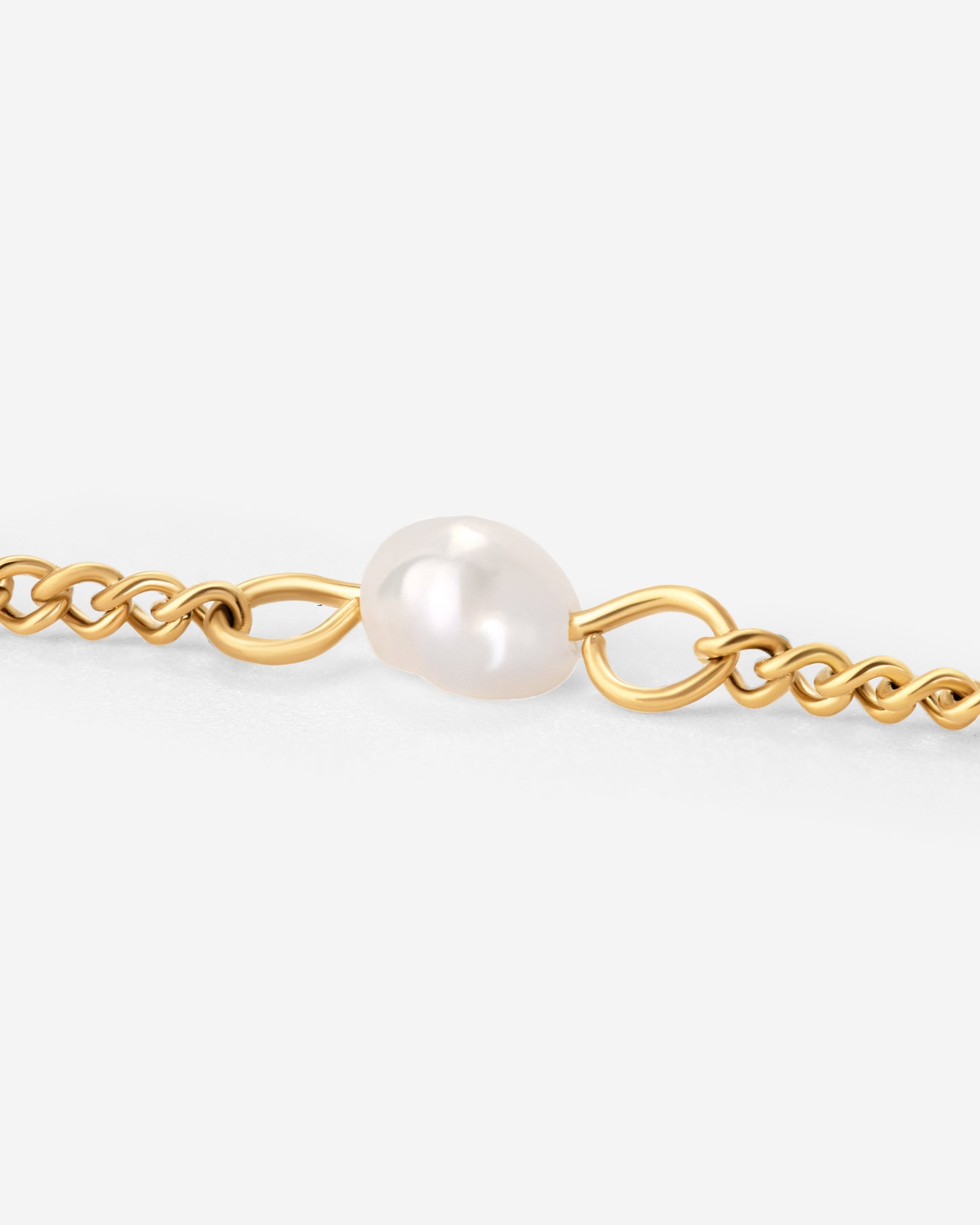 Pearl after Pearl Choker Oro