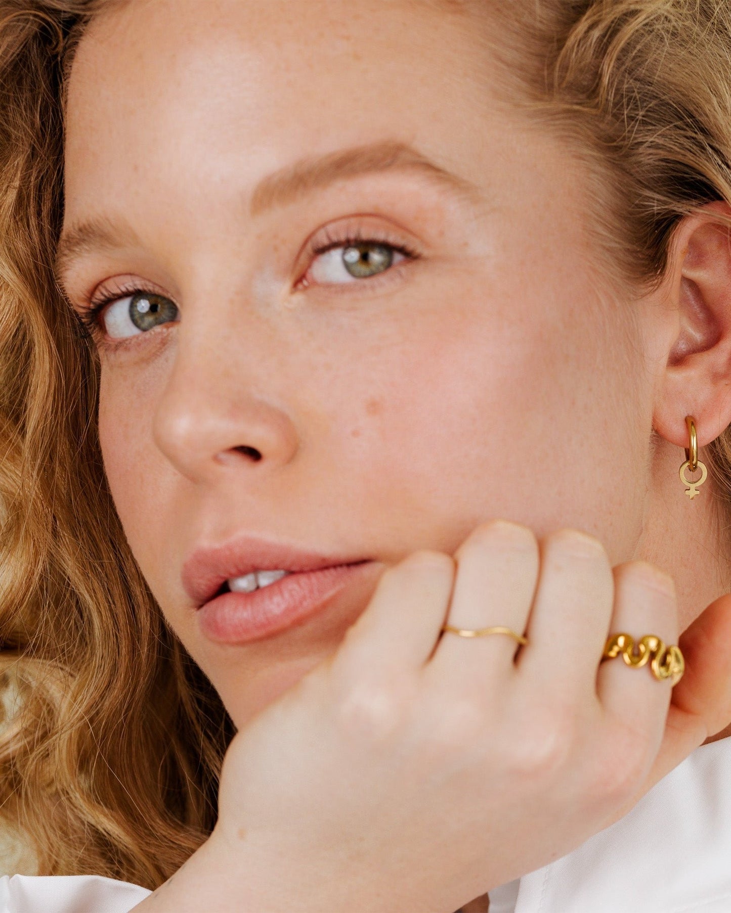 [[Colore:Oro,shopthelook]]