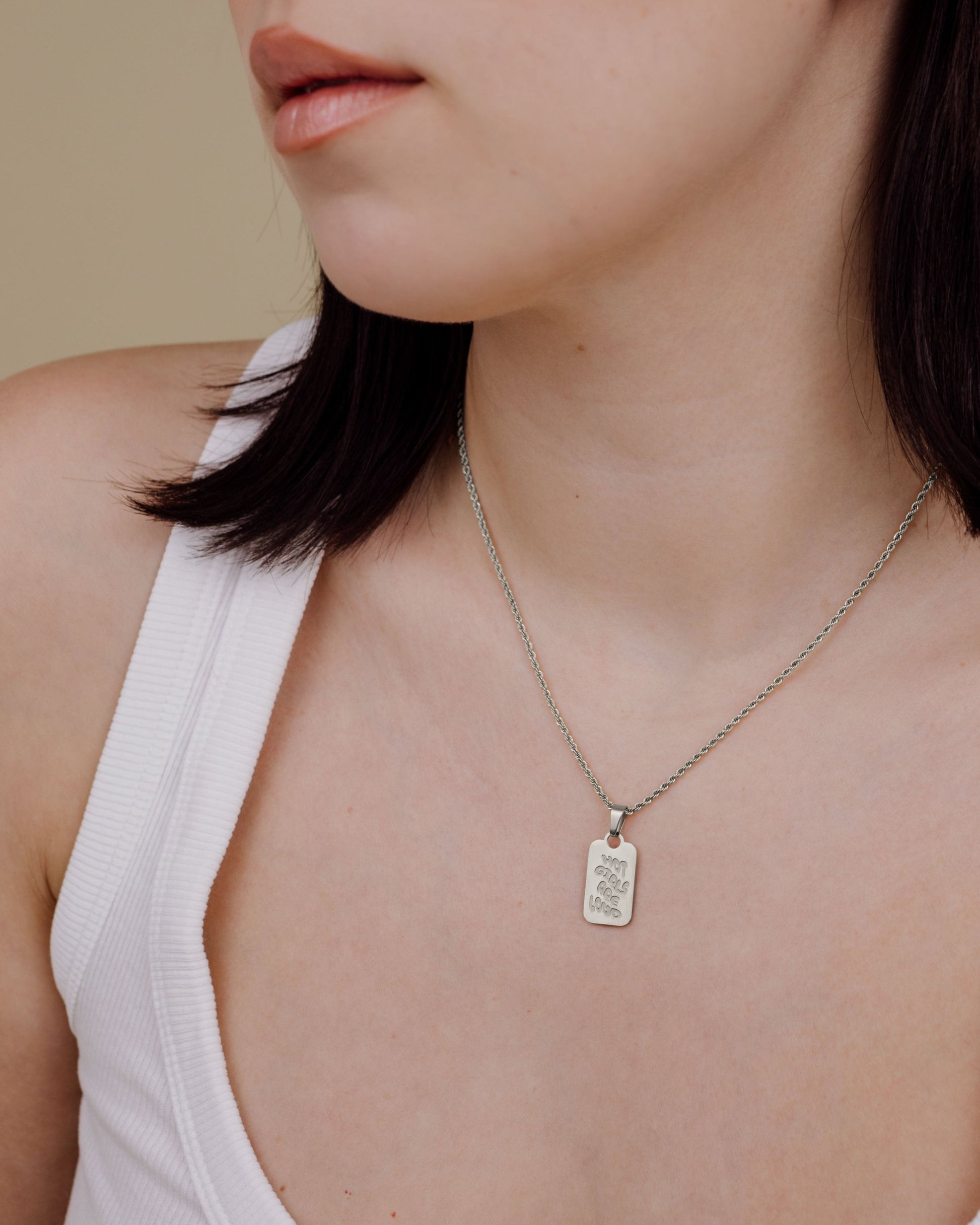 Hot girls are loud Collana Argento