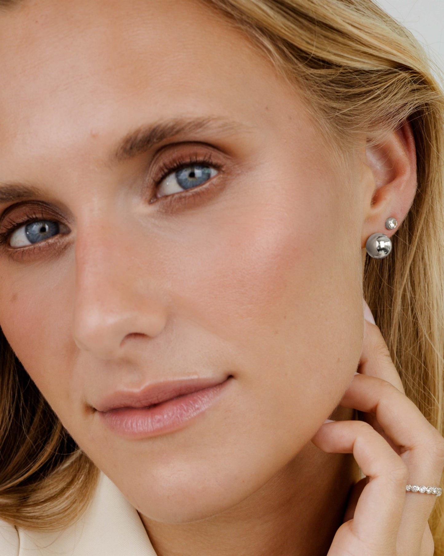 [[Farbe:Silber,shopthelook]]
