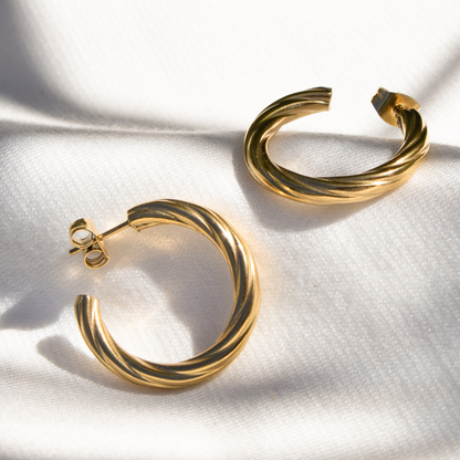 Squeeze it Medium Hoop Studs Oro