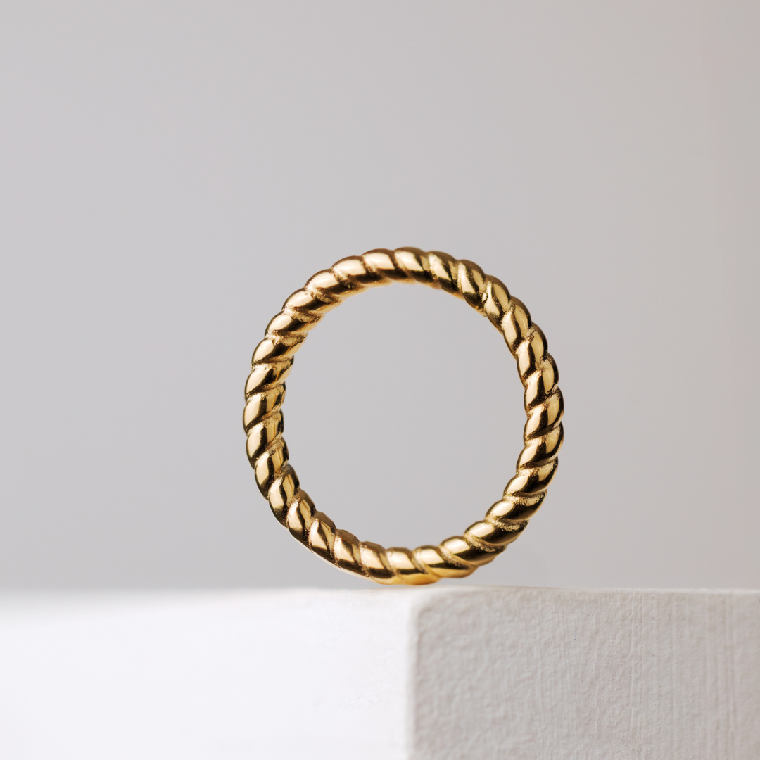 Endless Twist Ring Gold