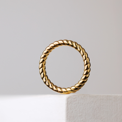 Endless Twist Ring Gold