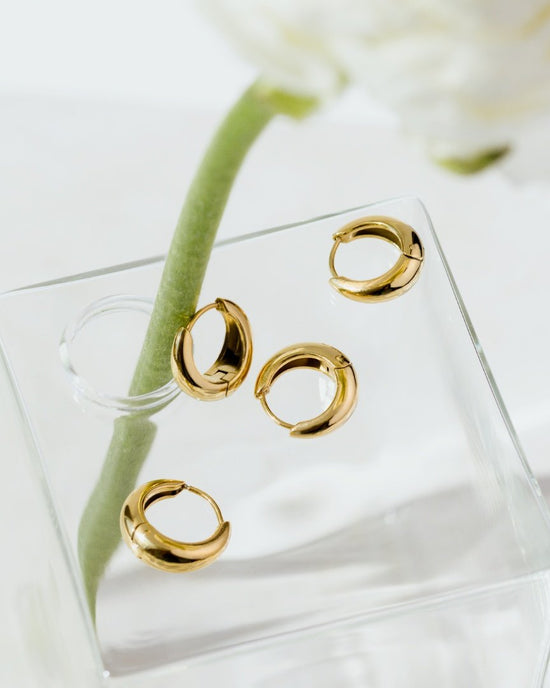 Gilded Curve Hoops Oro