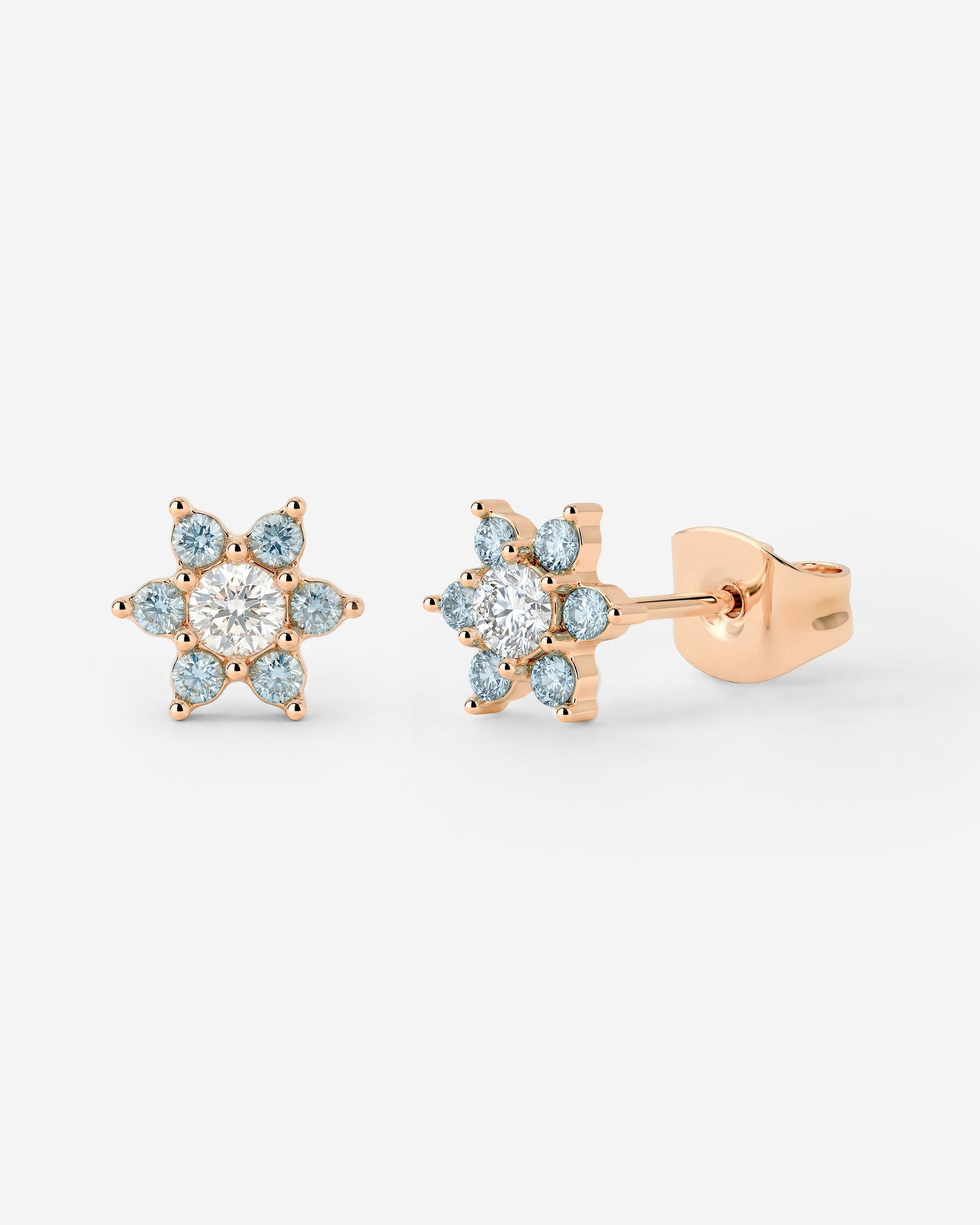 Orecchini a perno con petali blu scintillanti in Oro Rosa