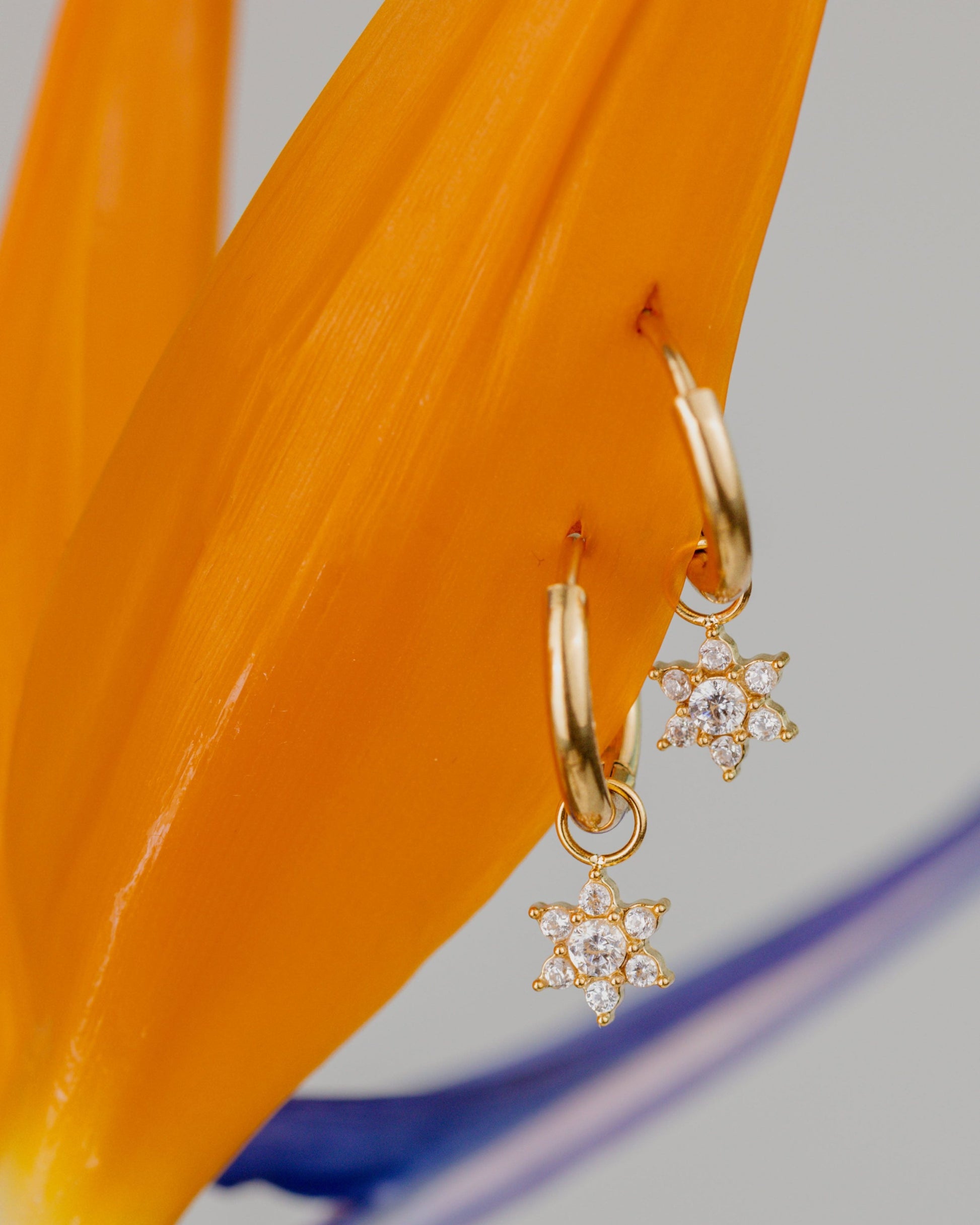 White Petal Hoop Set Small Oro