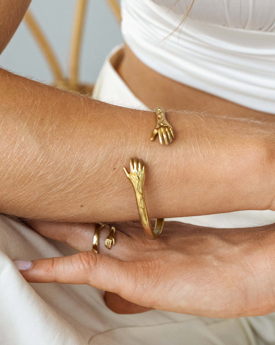 Love Lisa Hug Bangle Oro