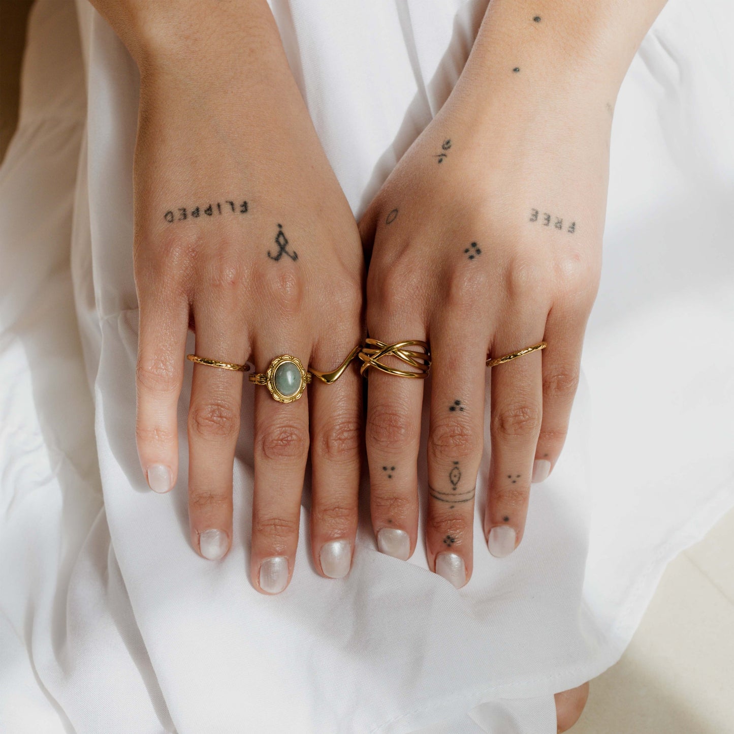 [[Colore:Oro,shopthelook]]