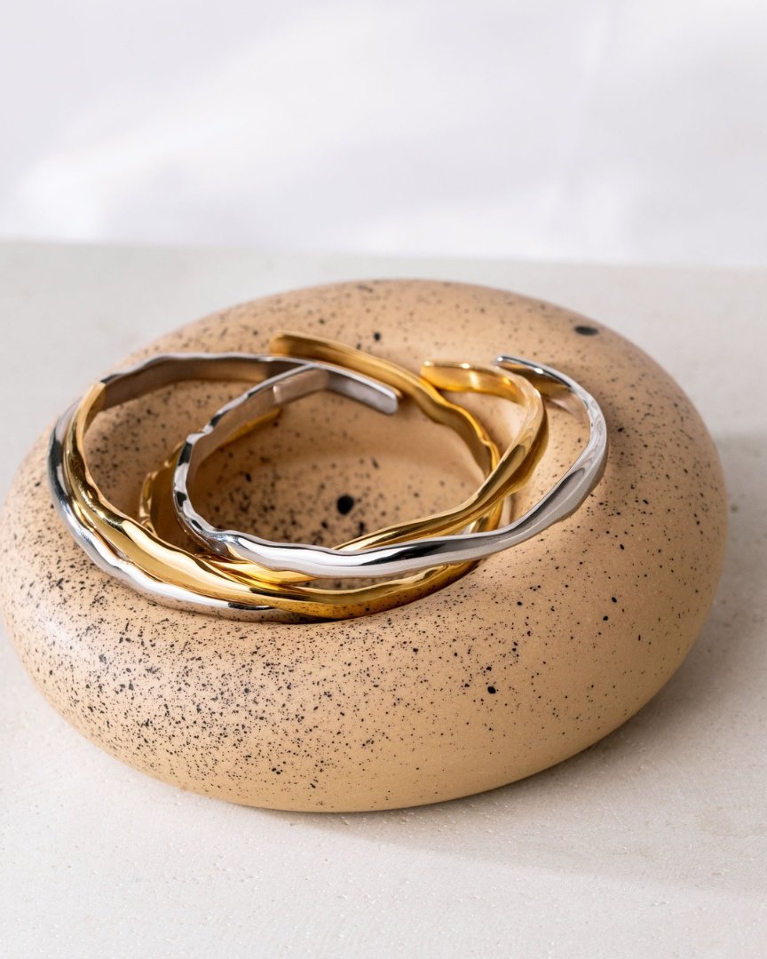 Flowing Bangle Argento