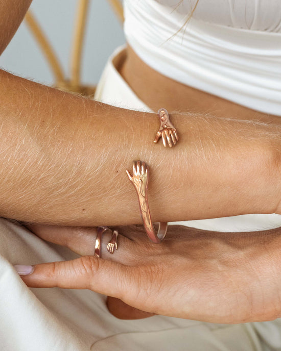 Love Lisa Hug Bangle Oro Rosa