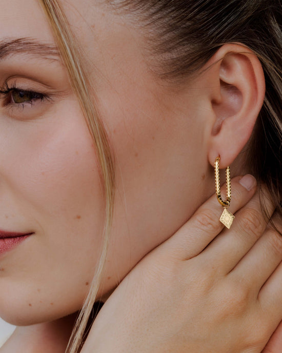 Rombo Oval Twisted Hoops Small Oro