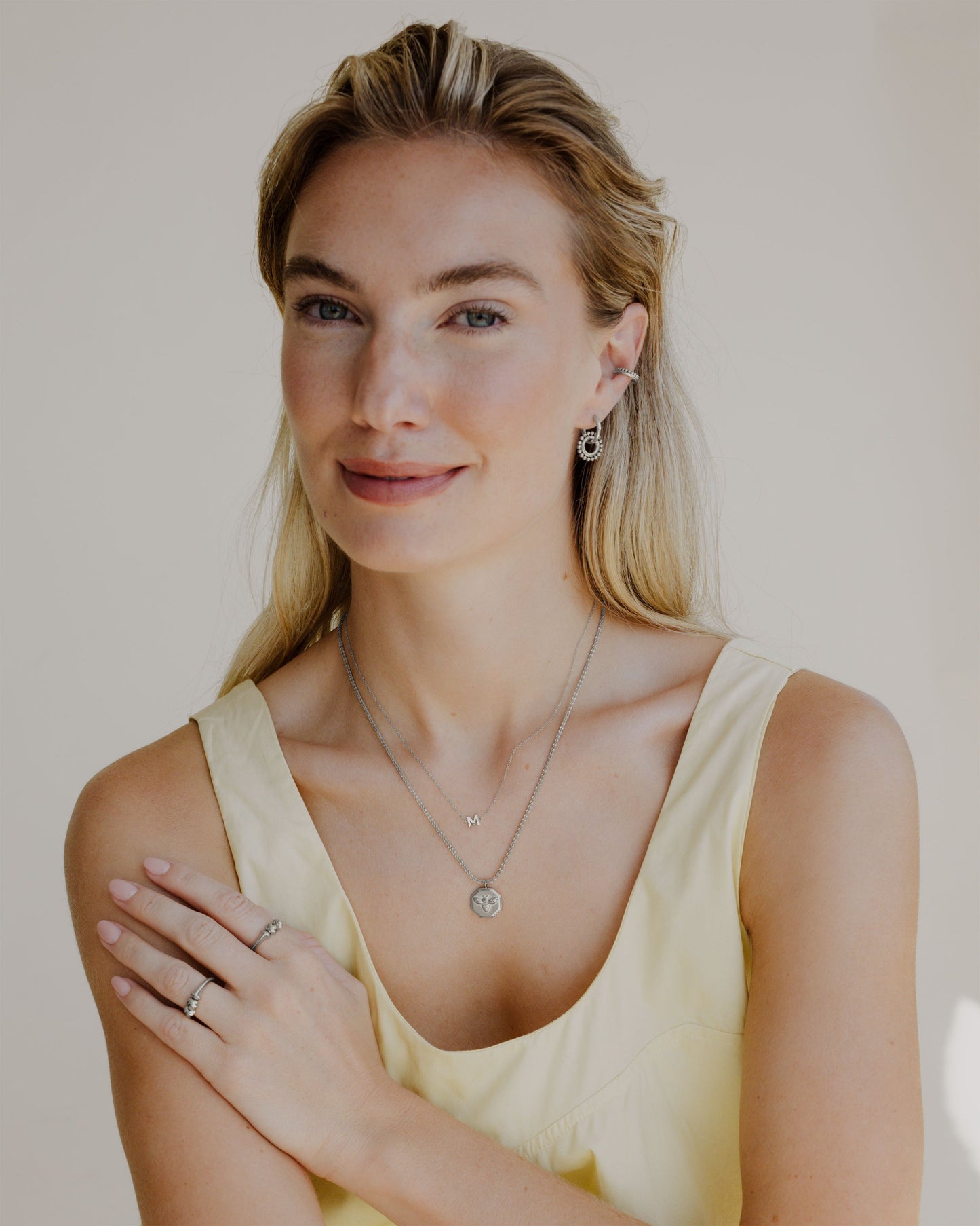 [[Farbe:Silber,shopthelook]]