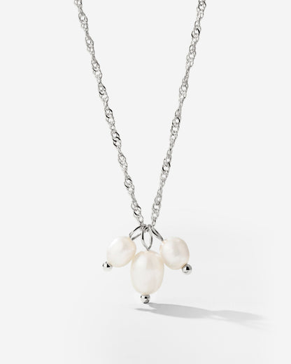 Tres Perlas Necklace