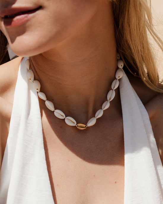 One in a Shell Choker Oro Rosa