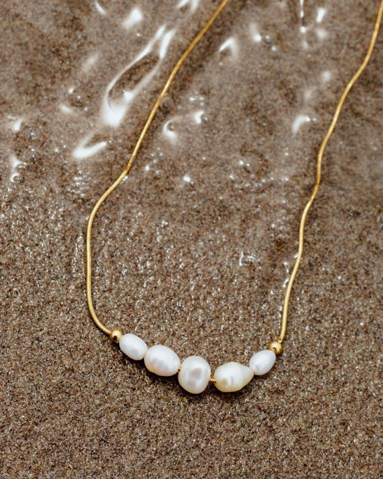 Pearlessence Choker Oro