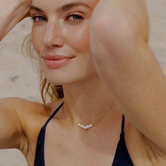 Pearlessence Choker Oro