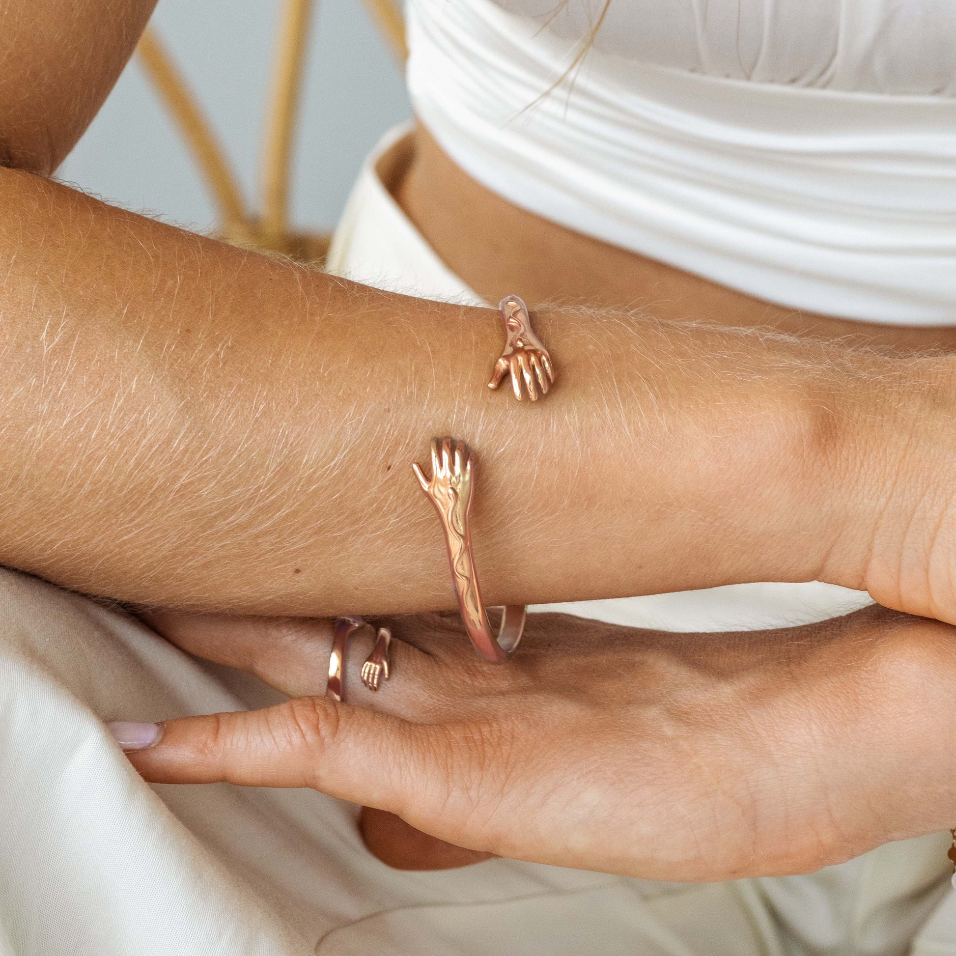 Love Lisa Hug Bangle Oro Rosa