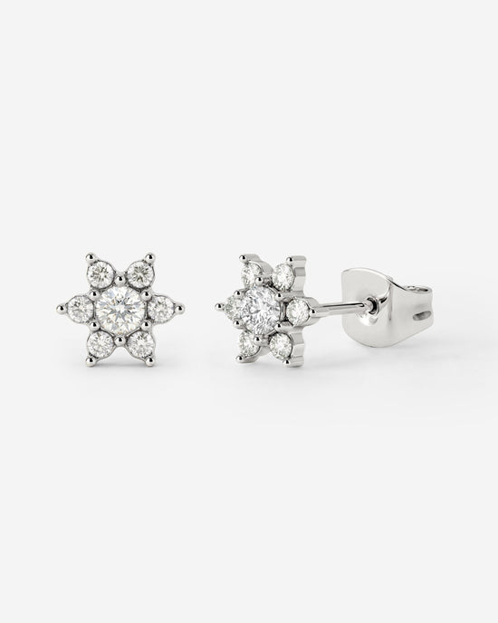 Orecchini a perno con petali bianchi scintillanti Argento