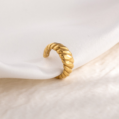 Towel Twist Ear Cuff Oro